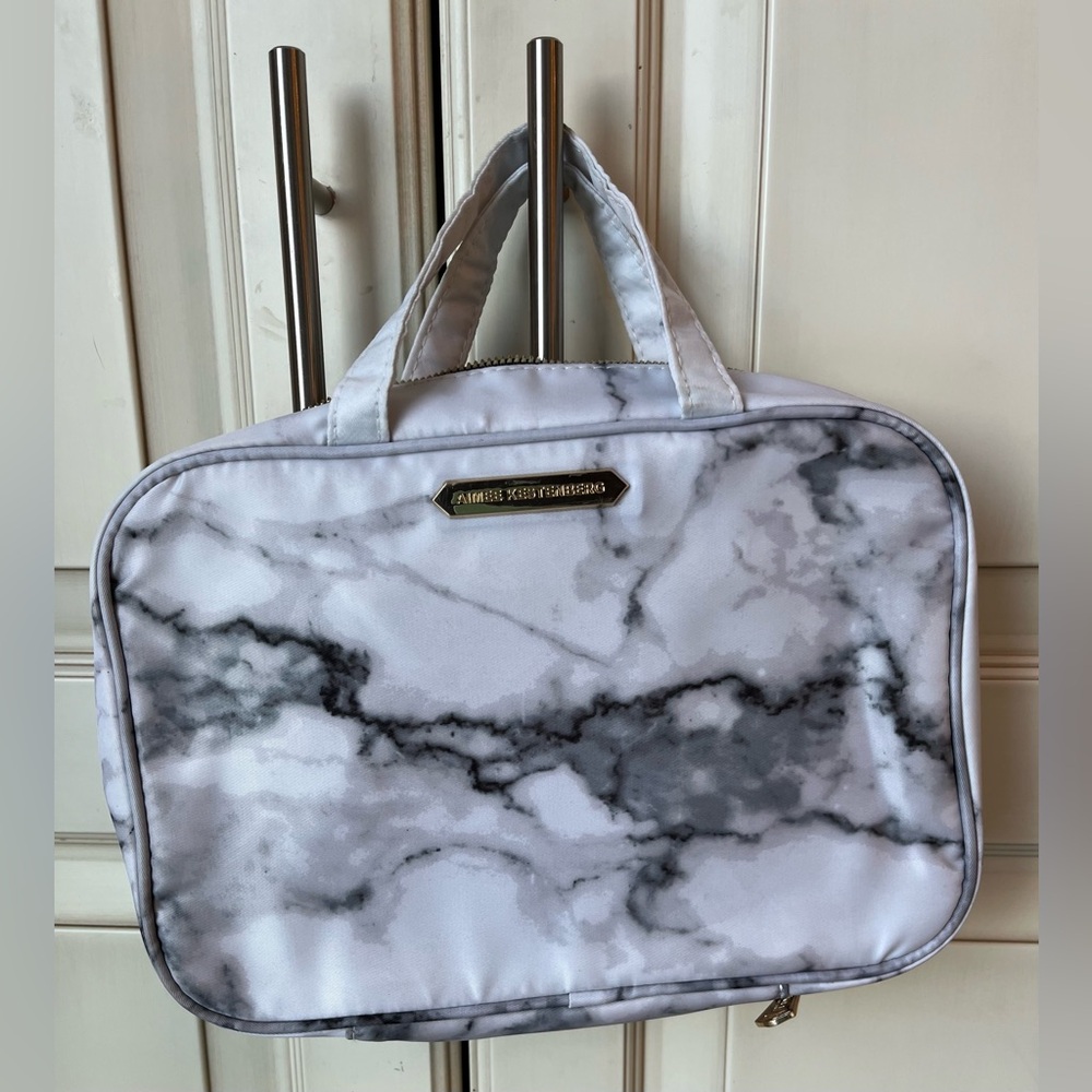 🍓 Aimee Kestenberg Marble Travel Bag - Black and White. 3 compartments